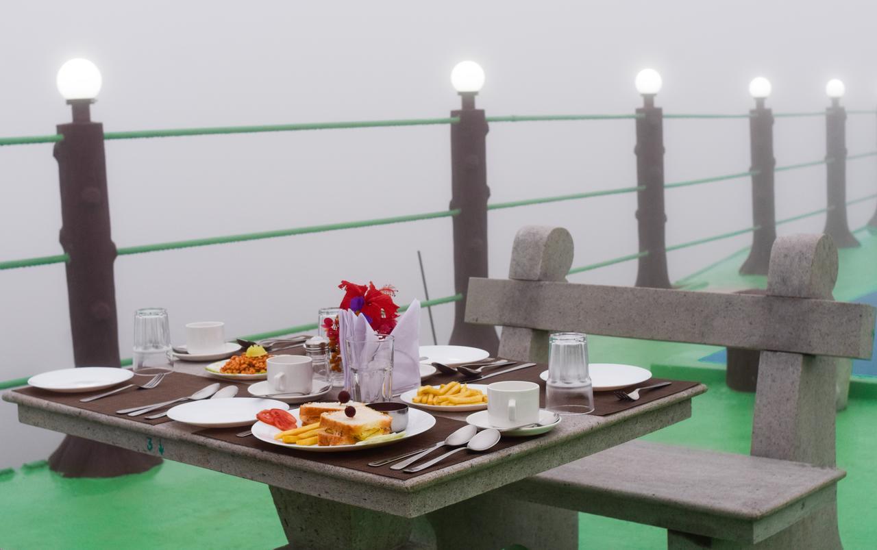 Misty Hill 호텔 Pīrmed 외부 사진