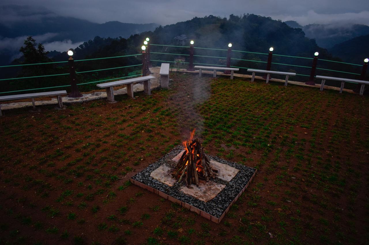 Misty Hill 호텔 Pīrmed 외부 사진
